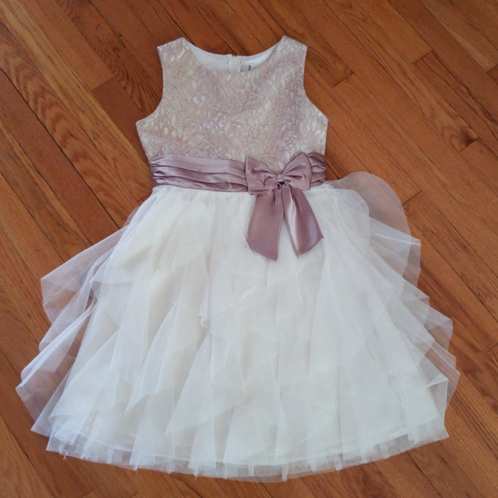 Girls evening dress size 16 worn once only.